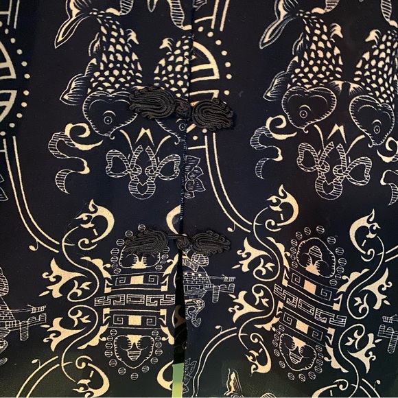Vintage 90’s navy Asian print 3/4 sleeve blouse with frog ties down the front - Picture 5 of 9